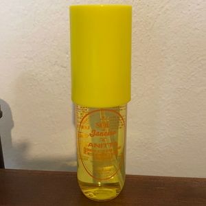 Anitta body spray